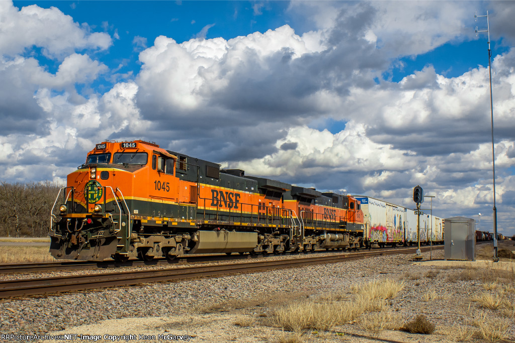 BNSF 1045 WEST